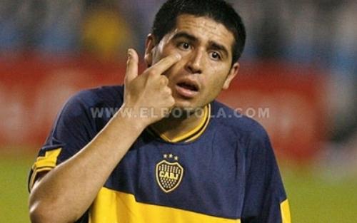 لاعب برشلوني سابق يعتزل كرة القدم 