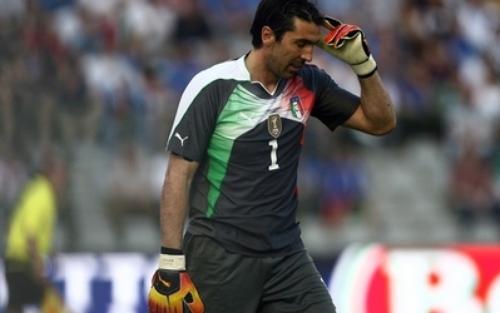 بوفون يرتكب خطأً فادحاً في مباراته 130