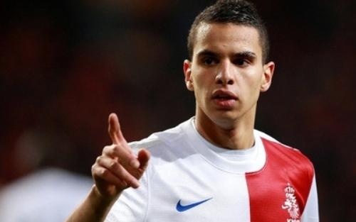 رسميا: أيندهوفن يوقع لآدم ماهر