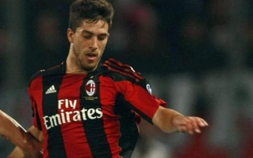 ميلان يعير لاعبه فيلا إلى ريال بيتيس