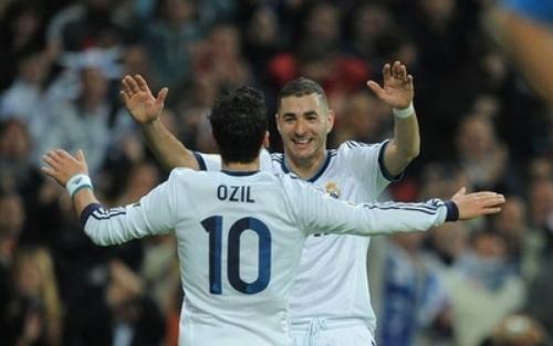 بنزيما يودع زميله مسعود أوزيل