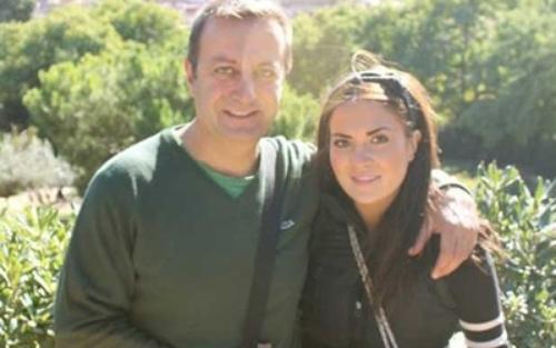 والد صديقة بايل متورط في فضيحة