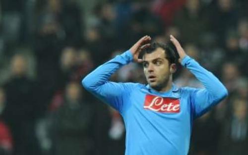 بانديف في طريقه لمغادرة أسوار نابولي