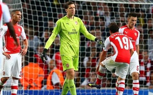 حارس أرسنال يبارك العيد للمسلمين