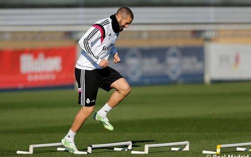 بنزيمة: الجزائر قادرة على التأهل من مجموعة الموت