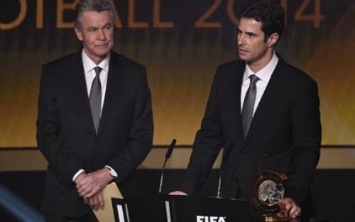 كليرمان أفضل مدرب للكرة النسوية