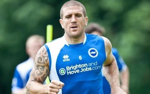 رسمياً: بيري الإنجليزي يُجدد تعاقد المصري آدم العبد