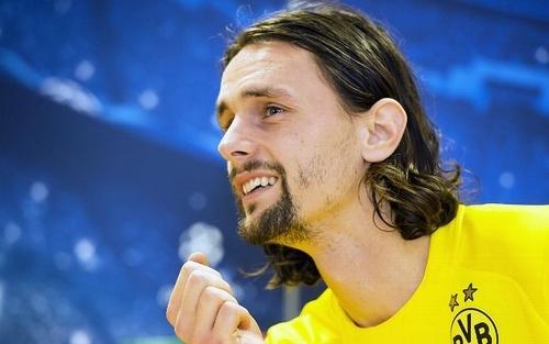 مدافع دورتموند مستهدف من آرسنال