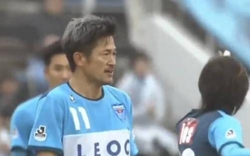 لاعب ياباني يُسجل هدفاً وعمره 48 عاماً!