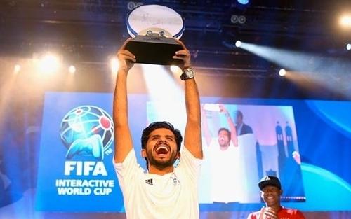 سعودي يُتوج بطلاً للعالم في لعبة 'فيفا 15'