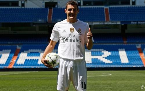 بينيتيز يكشف القائمة المستدعاة للقاء خيخون