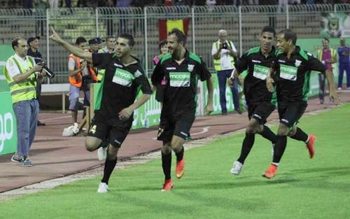 شباب قسنطينة ينفرد بالصدارة