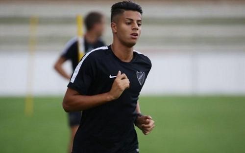 مستور يُشارك في تدريبات ملقة لأول مرة