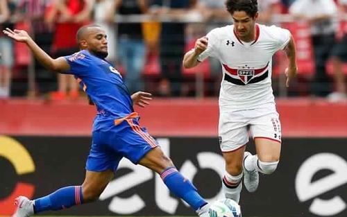 ليفربول يصل إلى إتفاق مبدئي لضم المهاجم باتو