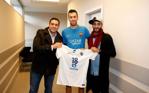 لاعب الهلال يُحقق حلمه بلقاء نجم برشلونة