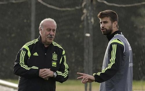 ديل بوسكي يُحذر بيكيه بخصوص تغريداته