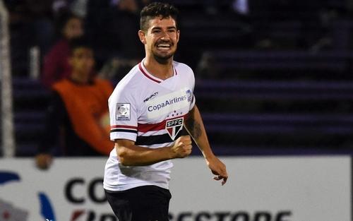 باتو يصل إلى لندن في أفق التوقيع للبلوز