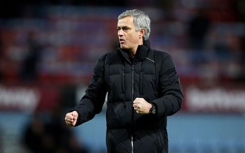 مورينيو بدأ عمله فعلياً مع اليونايتد!