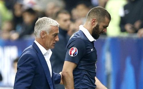 رسميا: ديشان يستبعد بنزيمة و يستدعي نجم ليستر سيتي