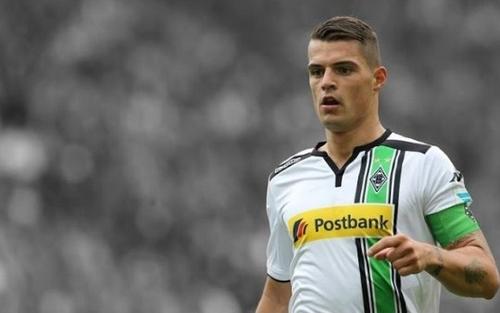 صور: تشاكا بقميص ناديه الجديد أرسنال