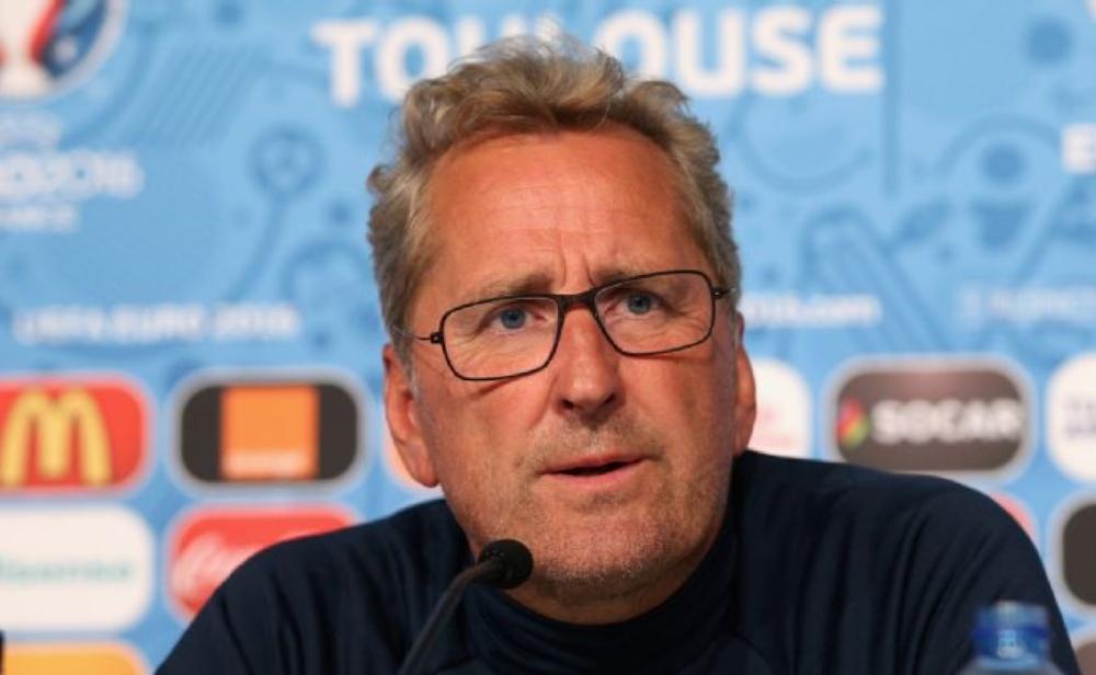 مدرب السويد: فخور باللاعبين رغم الهزيمة