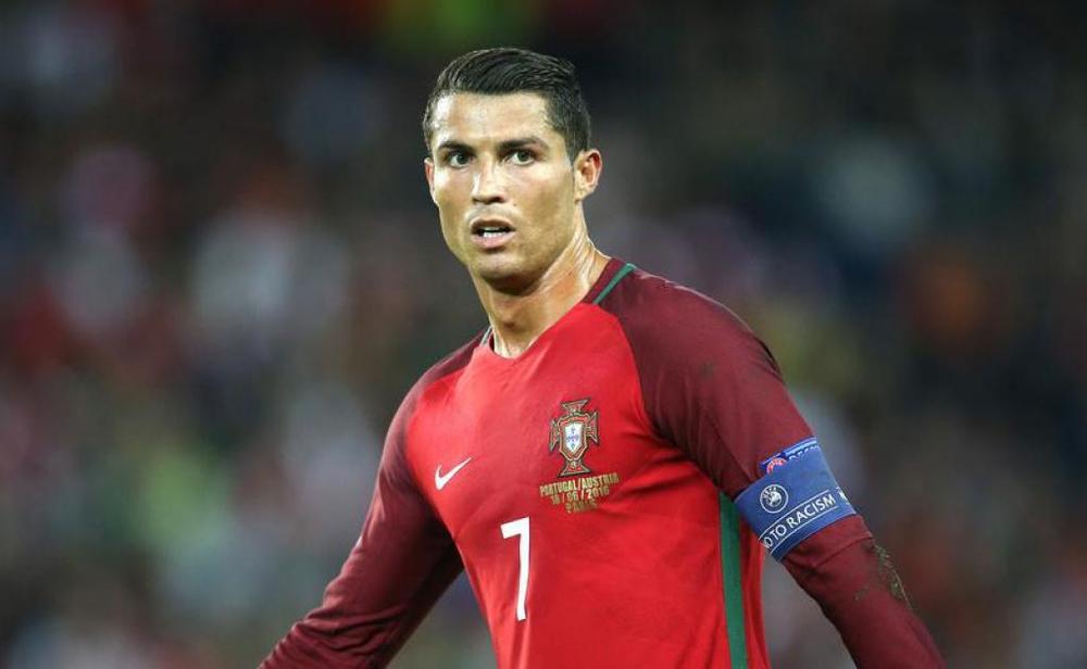 رونالدو يدعو أرملة لاعب إيطالي لنهائي اليورو