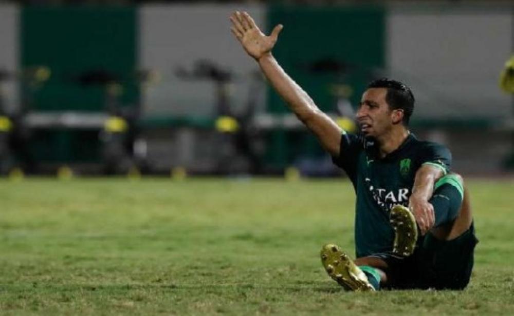 جروس يطالب لاعبي الأهلي بالخروج من الملعب بعد إصابة سراج