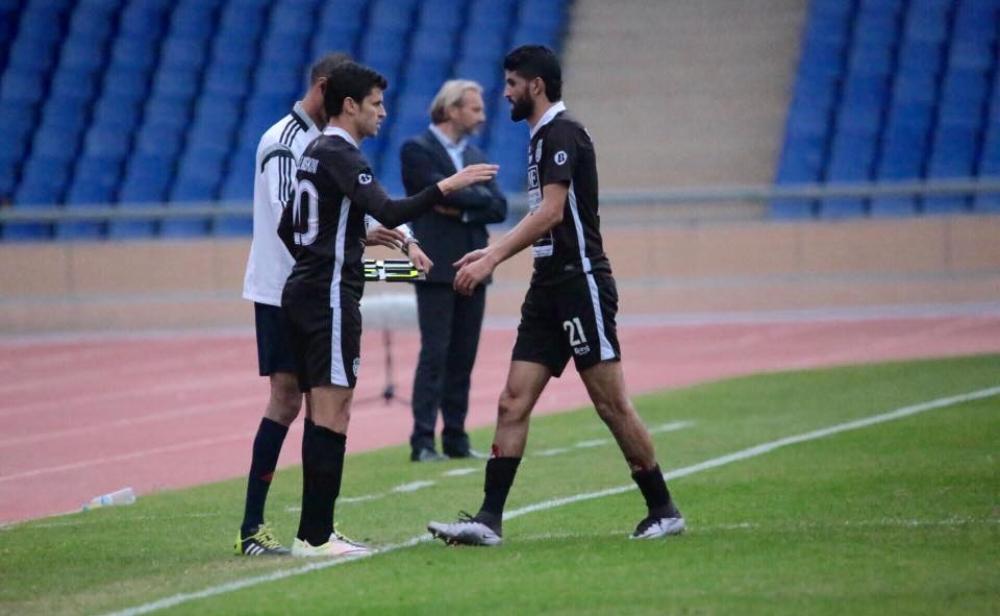 بكر الهيلالي يقوم بحركة غير أخلاقية في مباراة الوداد و اتحاد طنجة