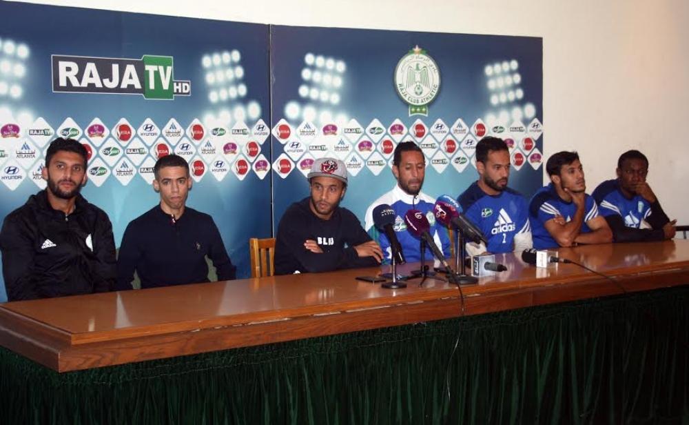 منخرطو نادي الرجاء يعبرون عن تضامنهم مع اللاعبين و الطاقم التقني