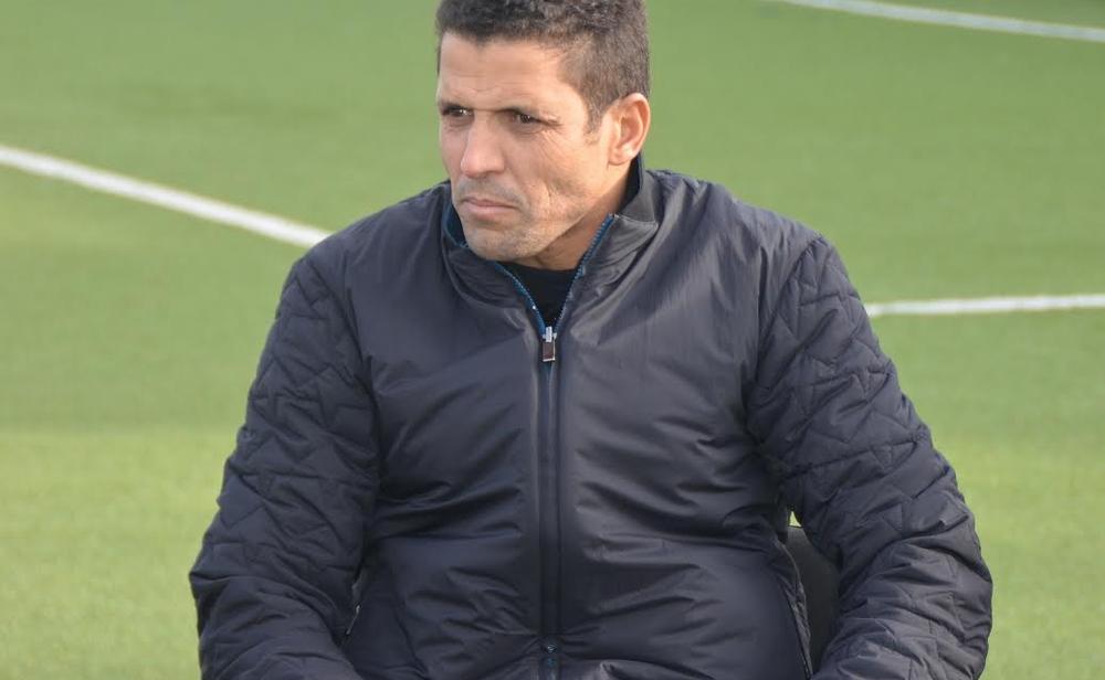 الناصيري يقدم الحسين عموتة للاعبين في التداريب