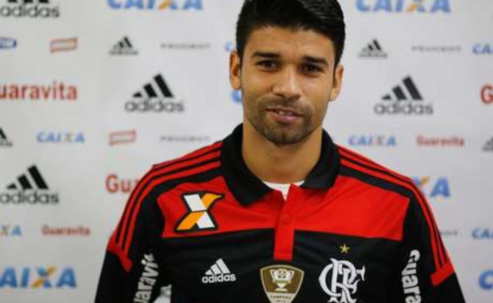 لاعب أرسنال السابق ينضم إلى باراناينسي البرازيلي