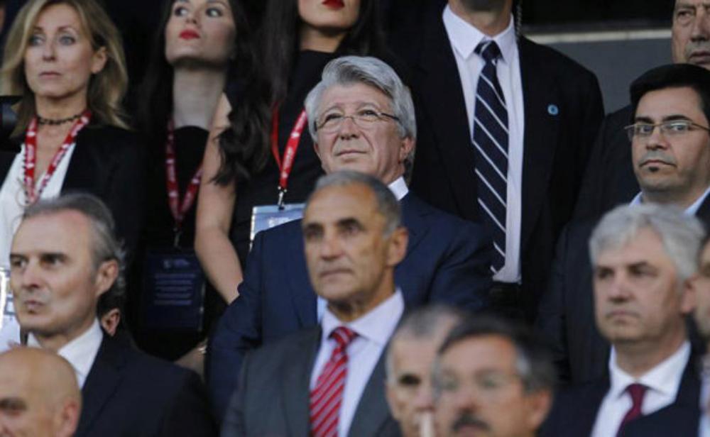 رئيس أتلتيكو مدريد: جرييزمان سيبقى، لكن ليس هنا