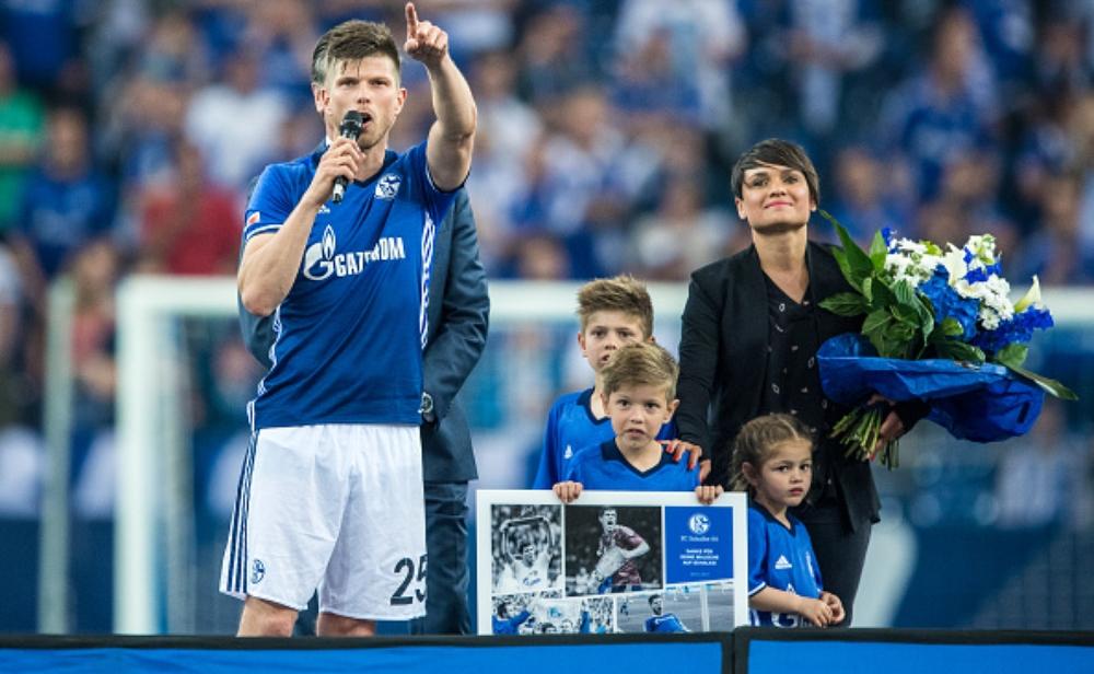 رسمياً: هونتلار يغادر شالكه للعودة إلى أياكس