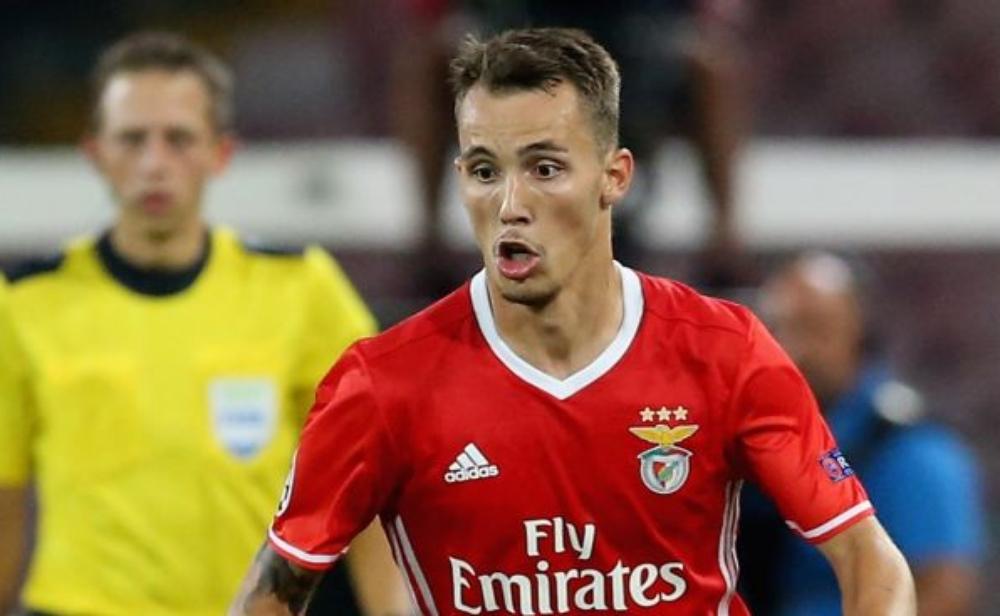 مدافع بنفيكا يفتح النار على إدارة برشلونة