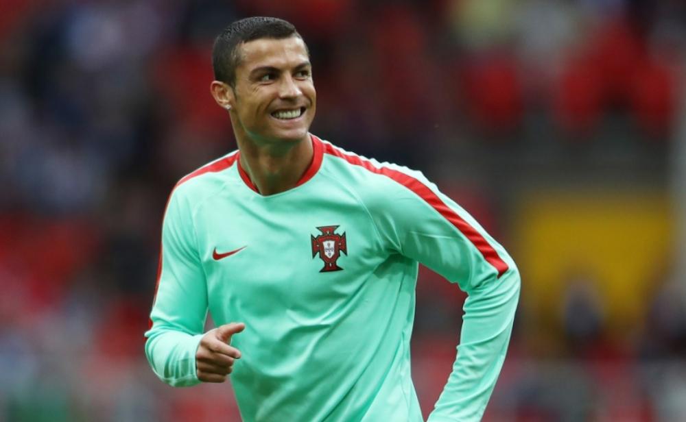 رونالدو سيجالس بيريز ومعه عرض سان جرمان