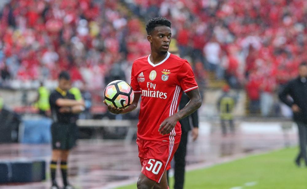 نيلسون سيميدو يبتعد عن برشلونة