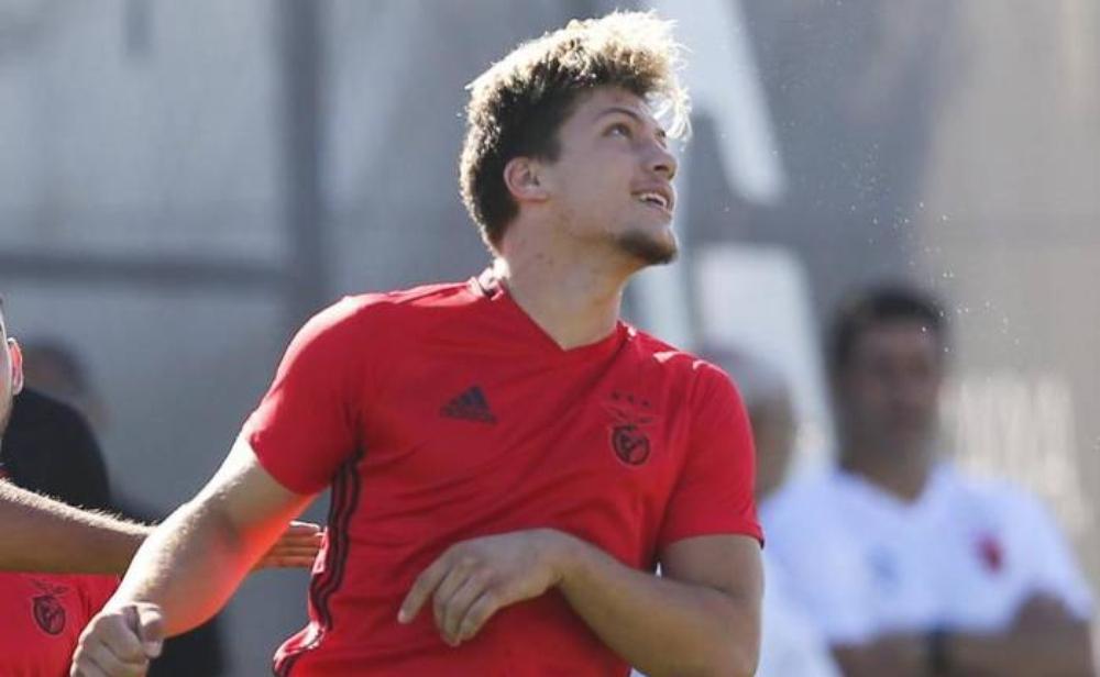 رسمياً: أينتراخت فرانكوفرت يضم الصربي جوفيتش