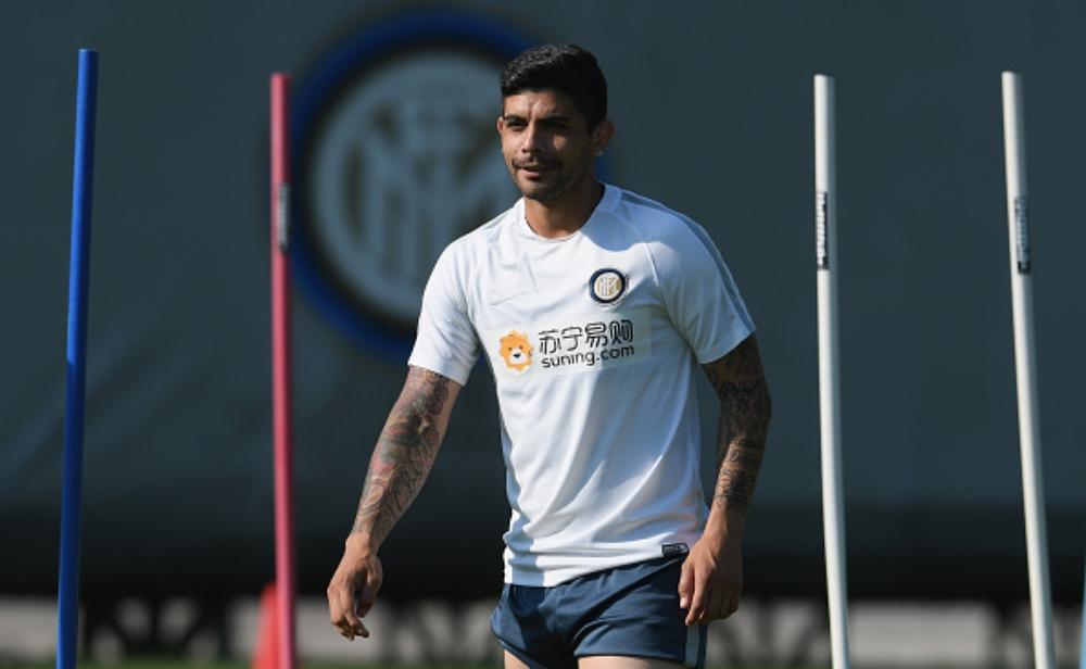 رسمياً: إشبيلية يُنجز صفقته الأولى من الإنتر