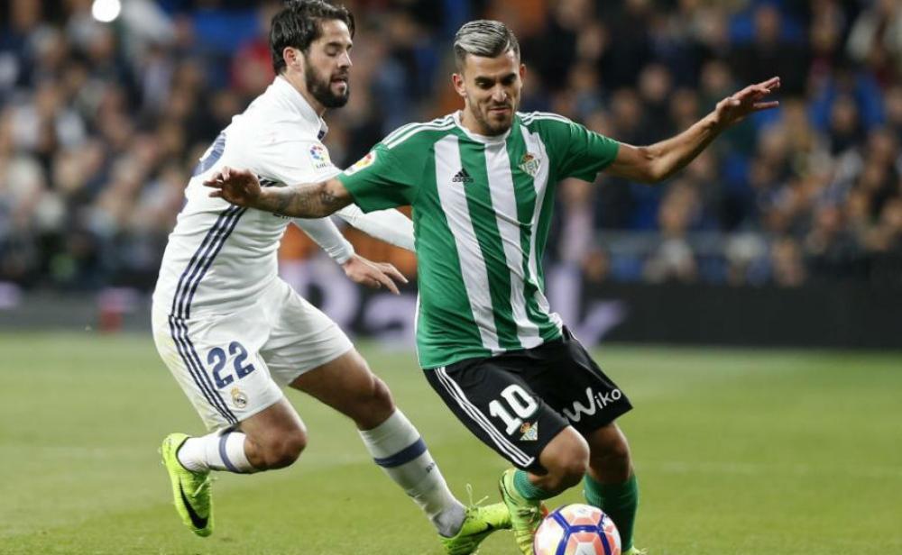 المفاوضات بين ريال مدريد-ريال بيتيس تُؤخر الإعلان عن صفقة سيبايوس