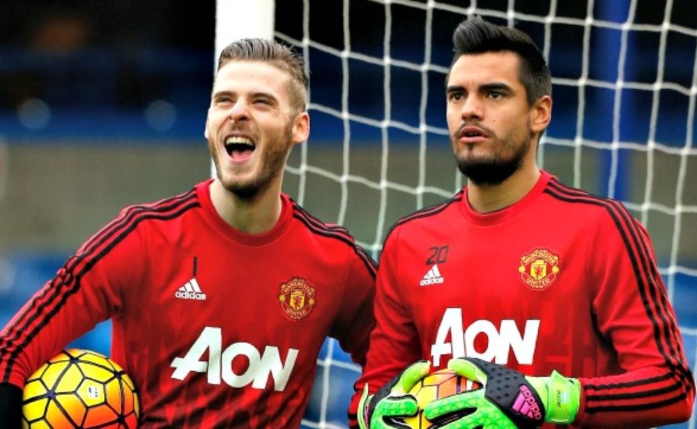 رسمياً: مانشستر يونايتد يعلن عن تجديد عقد حارسه