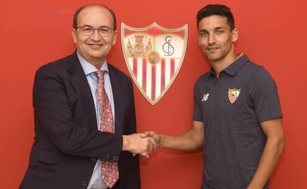 رسميا: إشبيلية يستعيد خدمات خيسوس نافاس