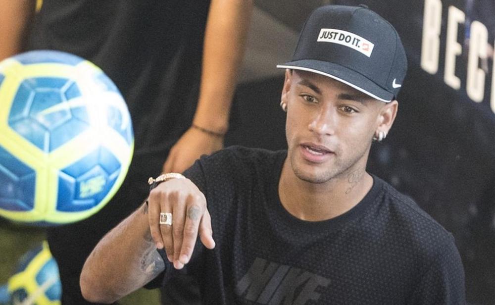 تجميد "منحة التجديد" سبب تأخر انتقال نيمار