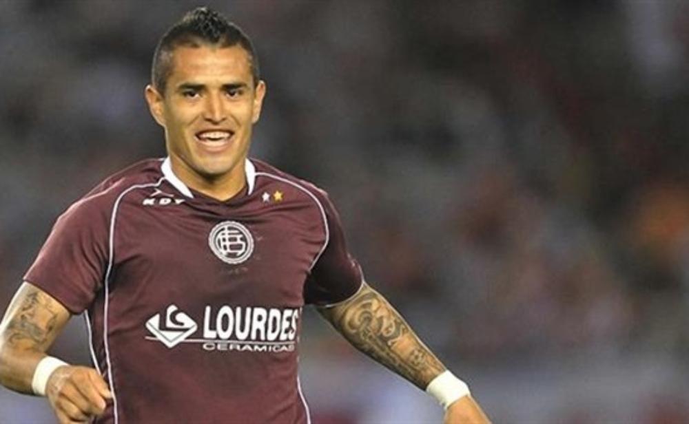 بوكاجونيورز يعير أيالا لهذا الفريق بعد شراء عقده من النصر