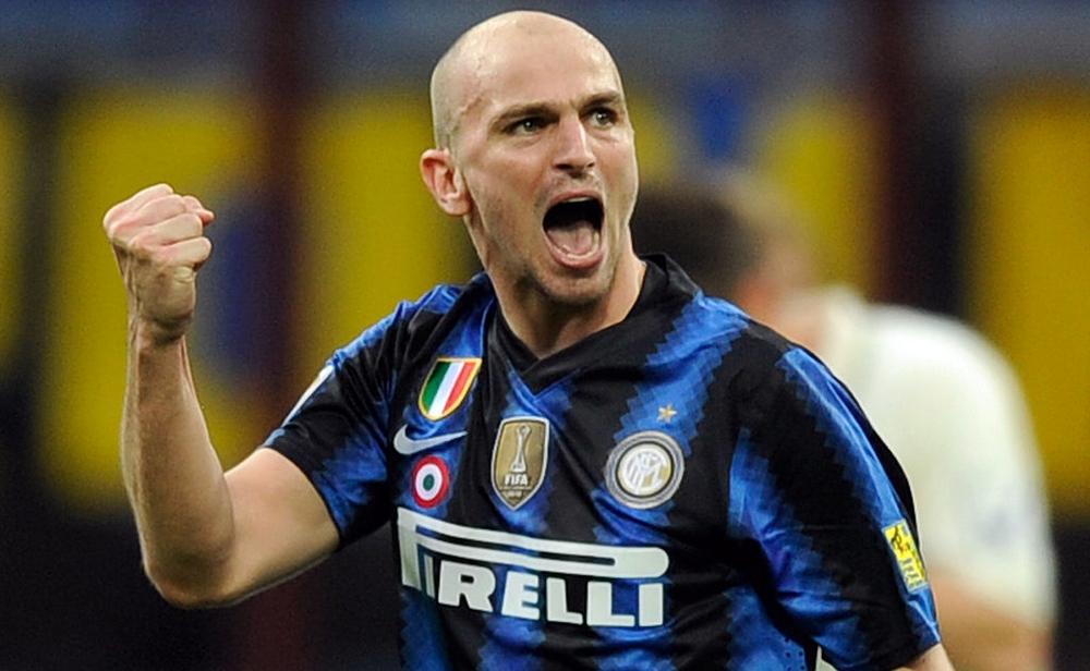 اعتزال كامبياسو النجم السابق لريال مدريد وإنتر ميلان