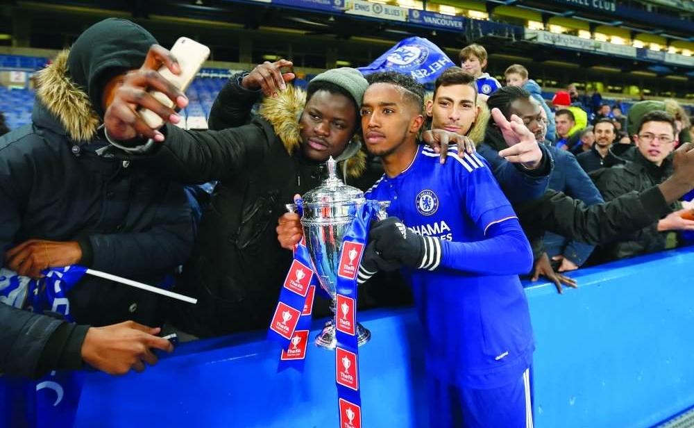 والد " مختار علي " يكشف حقيقة انضمامه لنادي سعودي