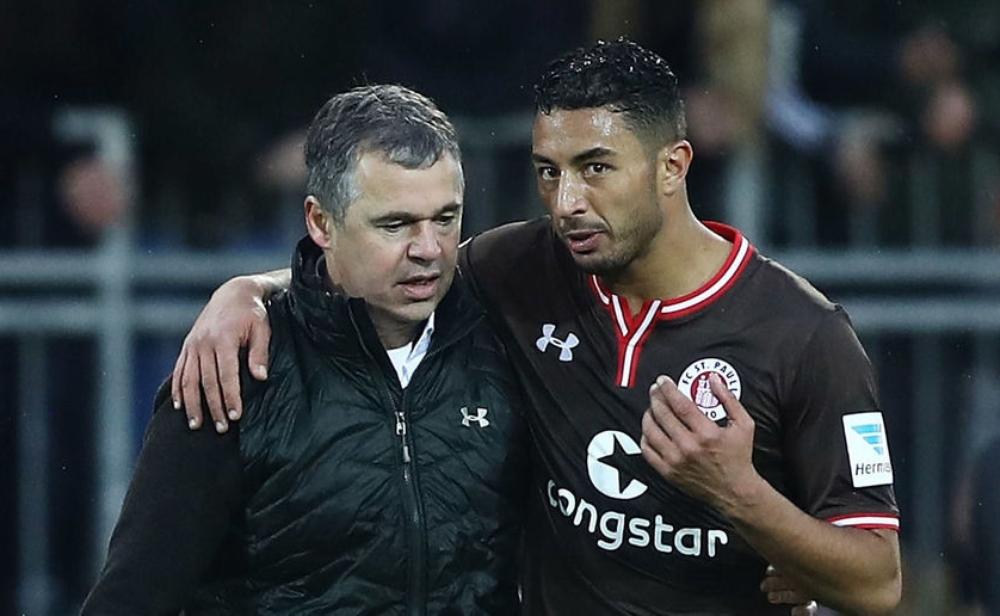 لاعب المنتخب الوطني يعود إلى فريقه مُصاباً