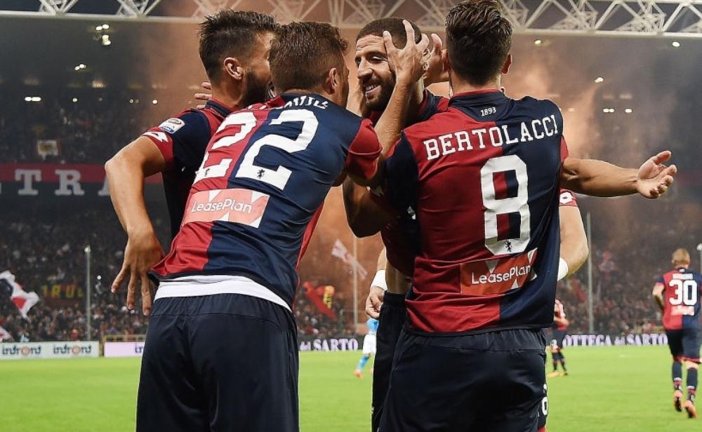 تاعرابت يُهدي قميصه لنجم نابولي بعد الشوط الأول