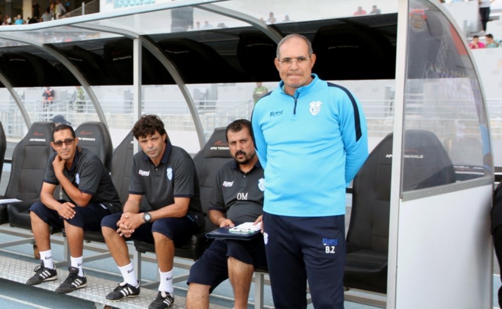 الجماهير الطنجاوية توجه سهام نقدها للزاكي و العميد أسامة الغريب