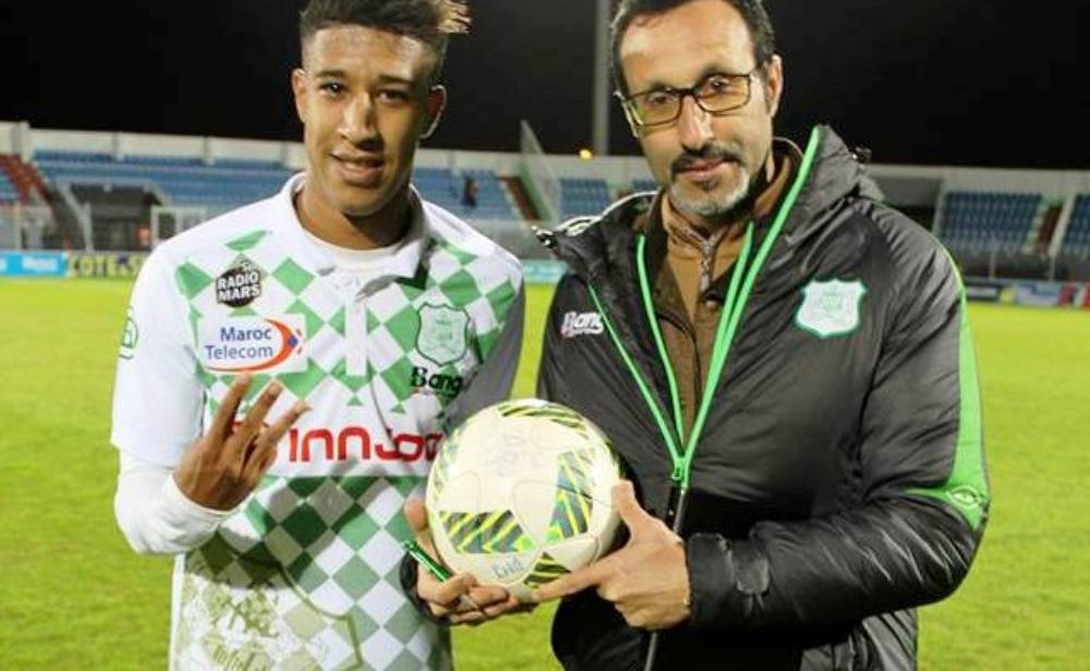 بلكحل يهدي أحداد كرة مباراة أولمبيك خريبكة