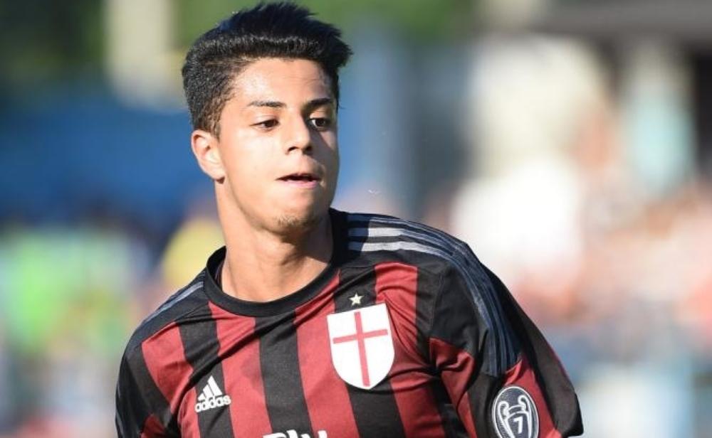 ميلان يحدد مصير اللاعب المغربي مستور